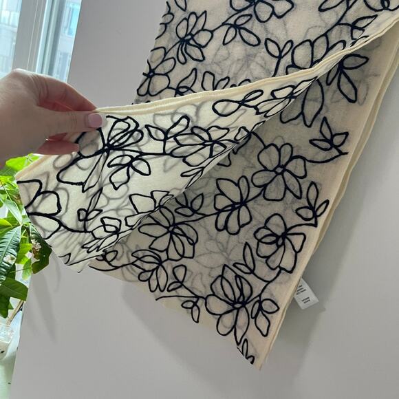 Coldwater Creek Wool Floral Embroidered Scarf - Picture 4 of 4